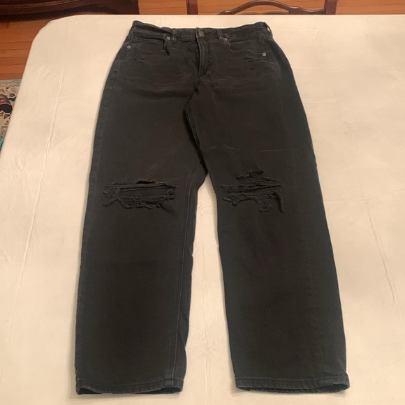 American Eagle Size Mom Straight Jean. Size 8 - Picture 6 of 10